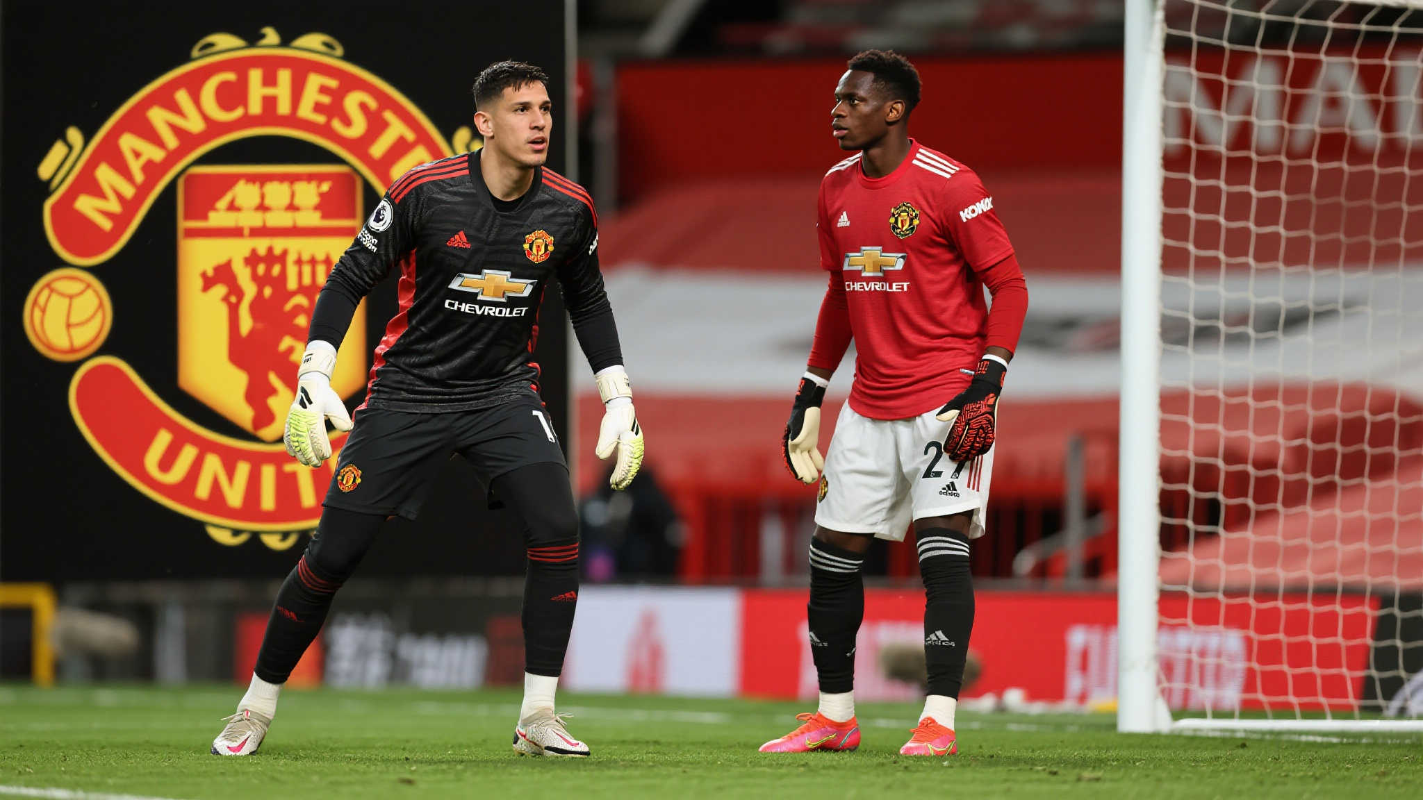 在转会窗口进入高潮阶段，围绕门将位置的一场“首发之